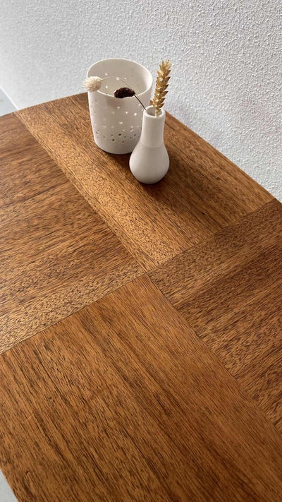 
                  
                    Teak bijzettafel - LOUI.STORE
                  
                