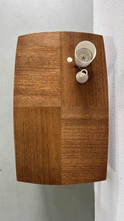 
                  
                    Teak bijzettafel - LOUI.STORE
                  
                