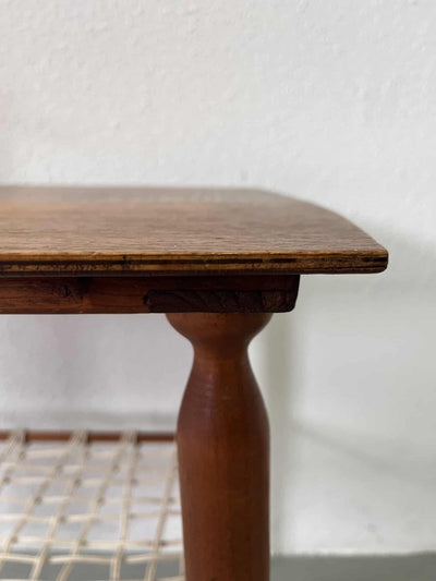 
                  
                    Teak bijzettafel - LOUI.STORE
                  
                