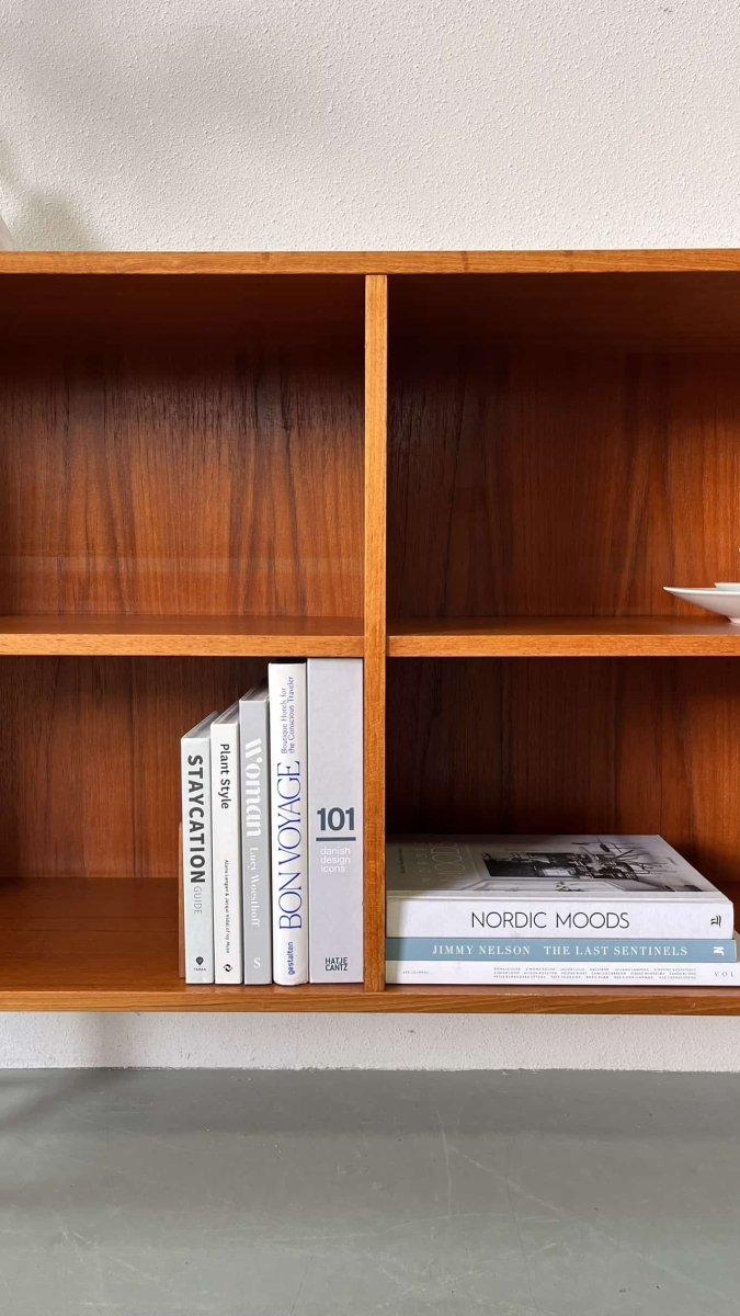 
                  
                    Teak boekenkast laag - LOUI.STORE
                  
                