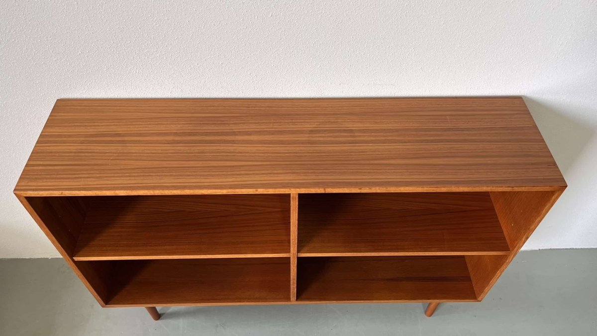 
                  
                    Teak boekenkast laag - LOUI.STORE
                  
                