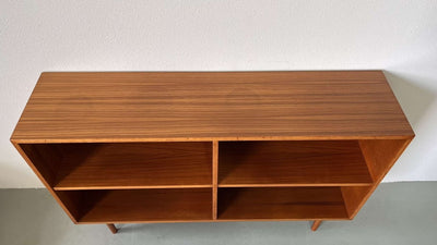 
                  
                    Teak boekenkast laag - LOUI.STORE
                  
                