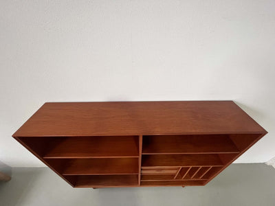 
                  
                    Teak boekenkast met lades - LOUI.STORE
                  
                