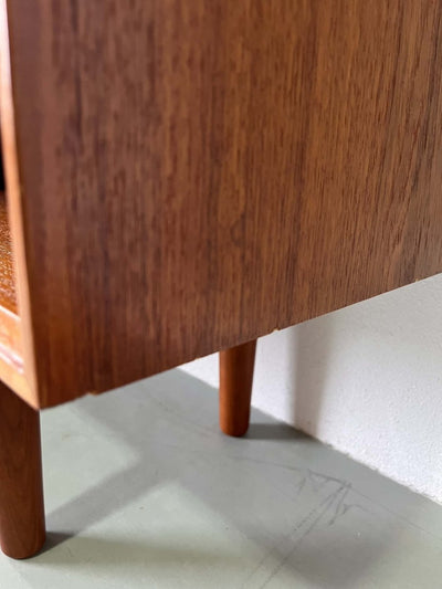 
                  
                    Teak boekenkast met lades - LOUI.STORE
                  
                
