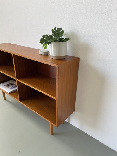 
                  
                    Teak boekenkast - LOUI.STORE
                  
                