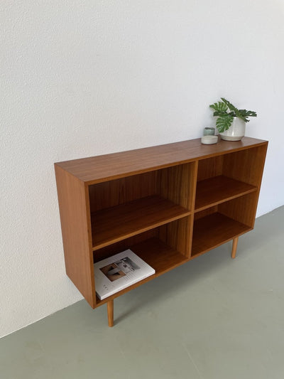 
                  
                    Teak boekenkast - LOUI.STORE
                  
                