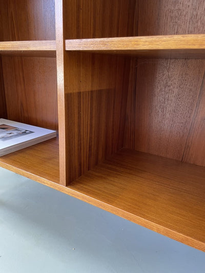 
                  
                    Teak boekenkast - LOUI.STORE
                  
                
