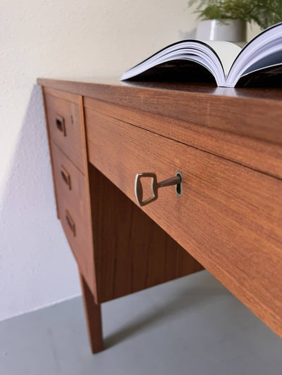
                  
                    Teak bureau 2 kanten - LOUI.STORE
                  
                