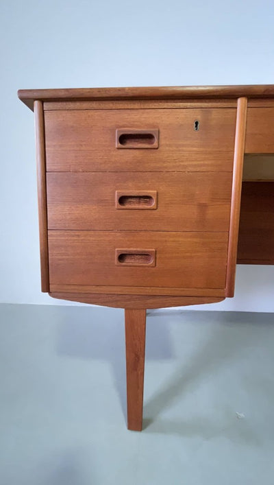 
                  
                    Teak bureau 2 kanten - LOUI.STORE
                  
                