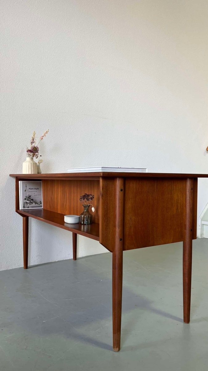 
                  
                    Teak bureau 2 kanten - LOUI.STORE
                  
                