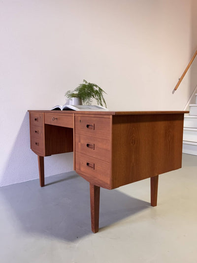 
                  
                    Teak bureau 2 kanten - LOUI.STORE
                  
                