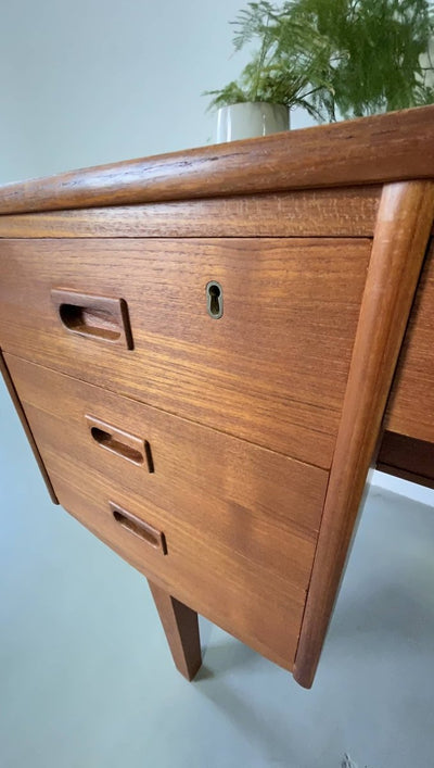 
                  
                    Teak bureau 2 kanten - LOUI.STORE
                  
                