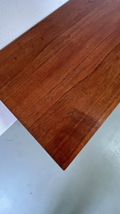 
                  
                    Teak bureau slanke pootjes - LOUI.STORE
                  
                