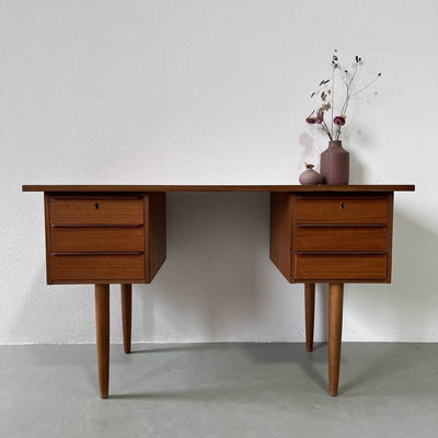 Teak bureau slanke pootjes - LOUI.STORE
