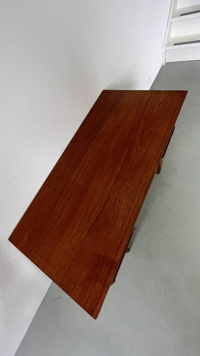 
                  
                    Teak bureau slanke pootjes - LOUI.STORE
                  
                