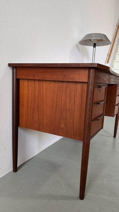 
                  
                    Teak Deens bureau - LOUI.STORE
                  
                