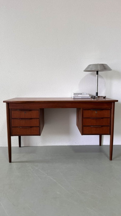 
                  
                    Teak Deens bureau - LOUI.STORE
                  
                
