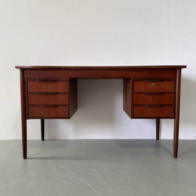 
                  
                    Teak Deens bureau - LOUI.STORE
                  
                