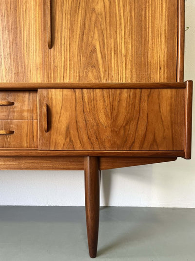 
                  
                    Teak Deens highboard - LOUI.STORE
                  
                