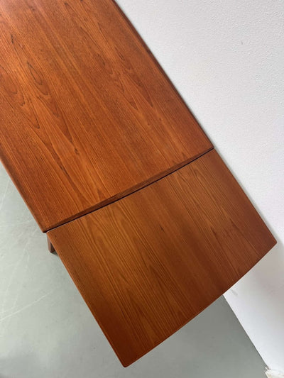 
                  
                    Teak eettafel (uitschuifbaar) - LOUI.STORE
                  
                