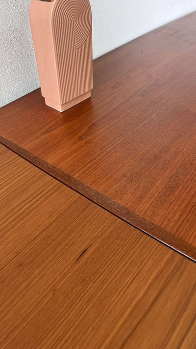 
                  
                    Teak eettafel (uitschuifbaar) - LOUI.STORE
                  
                
