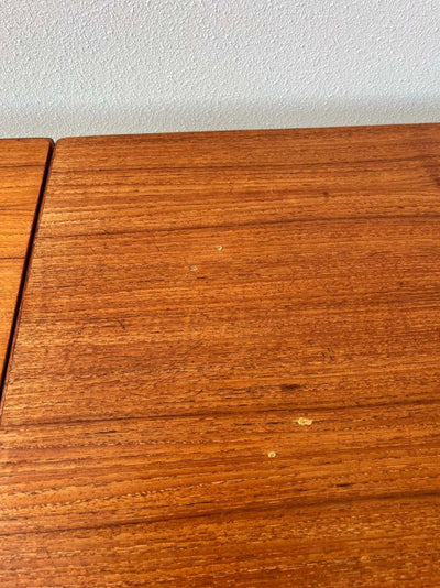 
                  
                    Teak eettafel uitschuifbaar - LOUI.STORE
                  
                