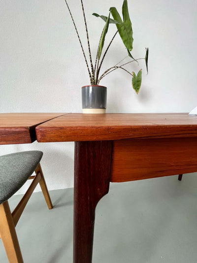 
                  
                    Teak eettafel uitschuifbaar - LOUI.STORE
                  
                