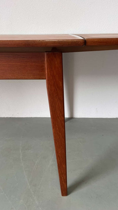 
                  
                    Teak eettafel (uitschuifbaar) - LOUI.STORE
                  
                