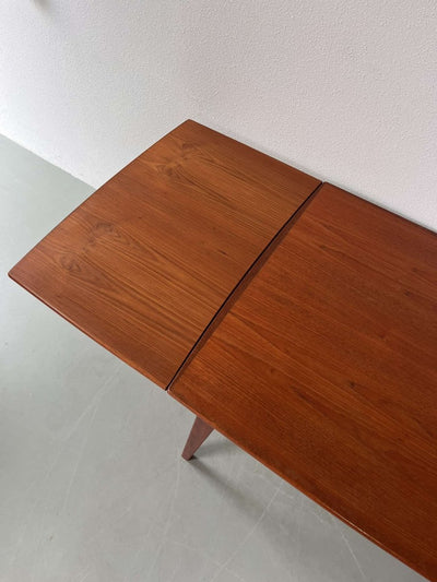 
                  
                    Teak eettafel (uitschuifbaar) - LOUI.STORE
                  
                