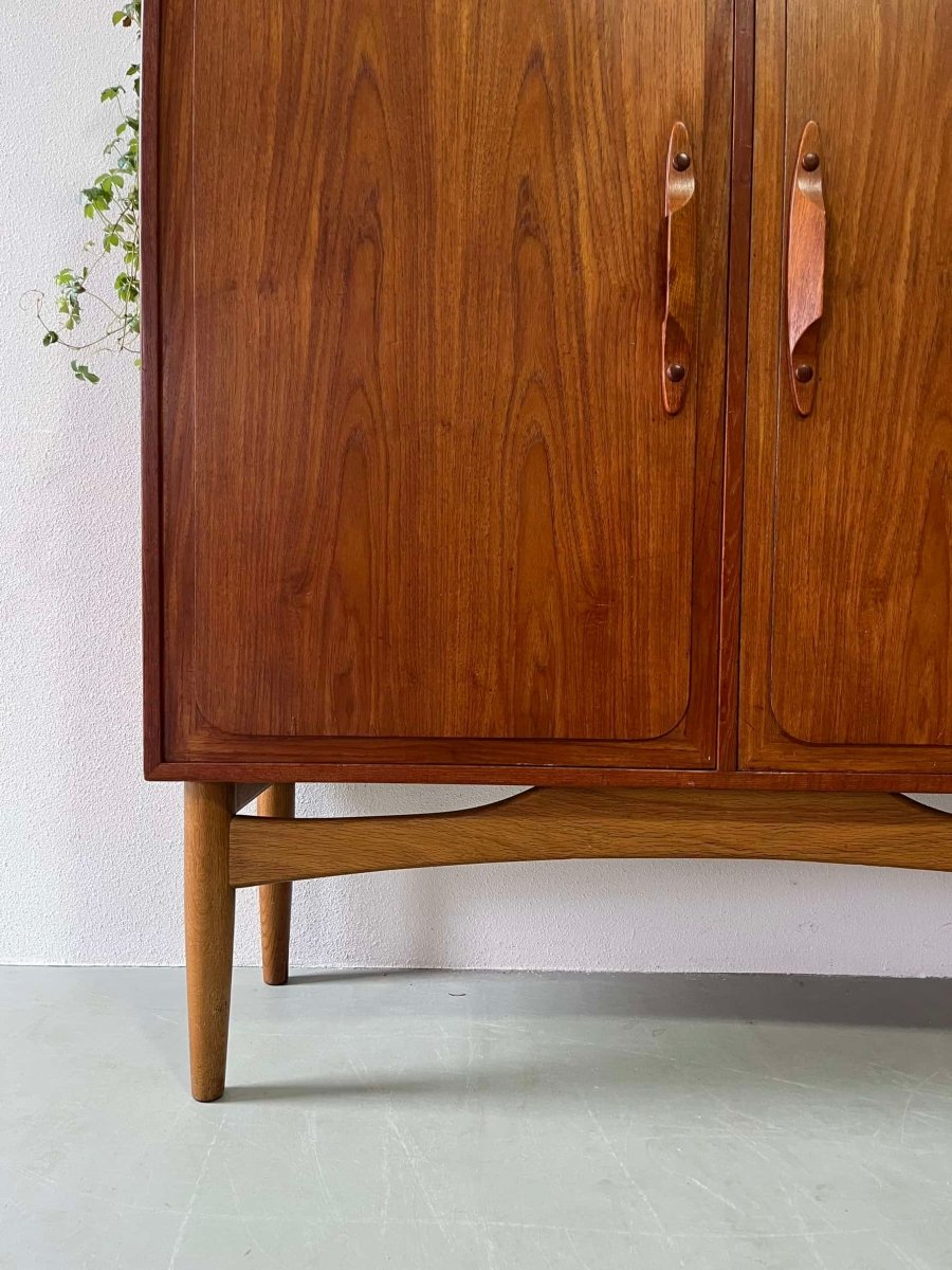 
                  
                    Teak & eiken highboard - LOUI.STORE
                  
                