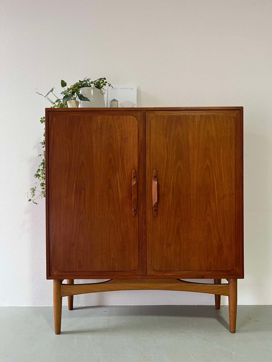 
                  
                    Teak & eiken highboard - LOUI.STORE
                  
                