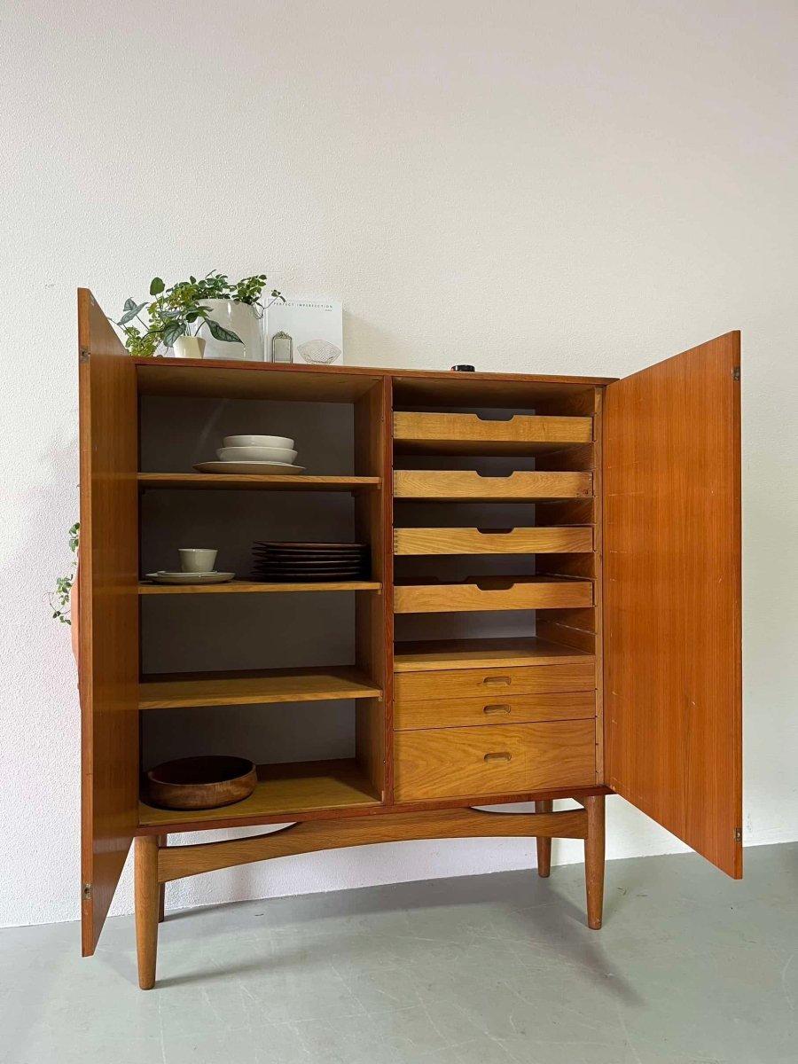 
                  
                    Teak & eiken highboard - LOUI.STORE
                  
                