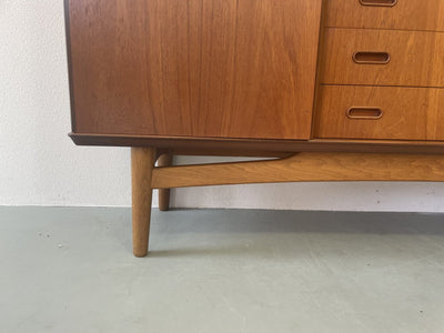 
                  
                    Teak en eiken highboard - LOUI.STORE
                  
                