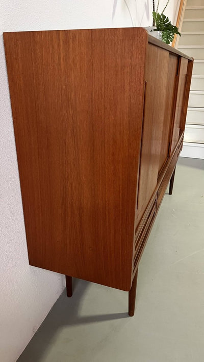 
                  
                    Teak highboard bijzondere greep - LOUI.STORE
                  
                