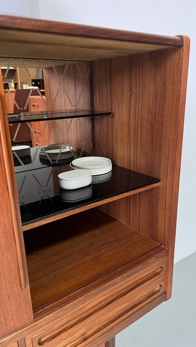 
                  
                    Teak highboard bijzondere greep - LOUI.STORE
                  
                