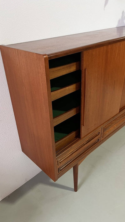 
                  
                    Teak highboard bijzondere greep - LOUI.STORE
                  
                