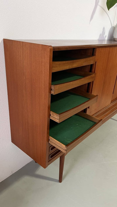 
                  
                    Teak highboard bijzondere greep - LOUI.STORE
                  
                