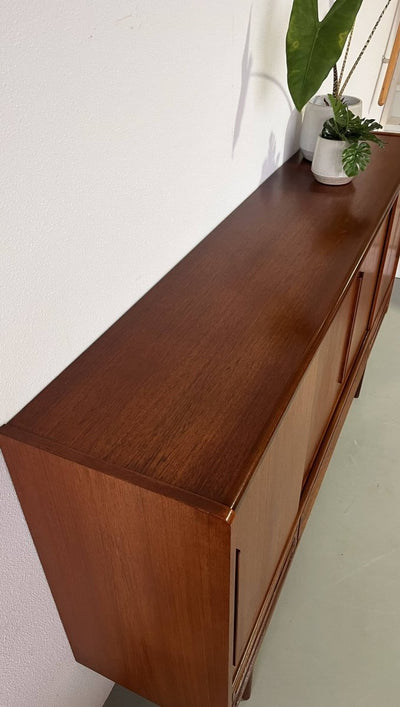 
                  
                    Teak highboard bijzondere greep - LOUI.STORE
                  
                