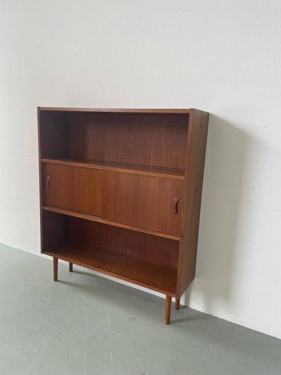 
                  
                    Teak kast met schuifdeuren - LOUI.STORE
                  
                