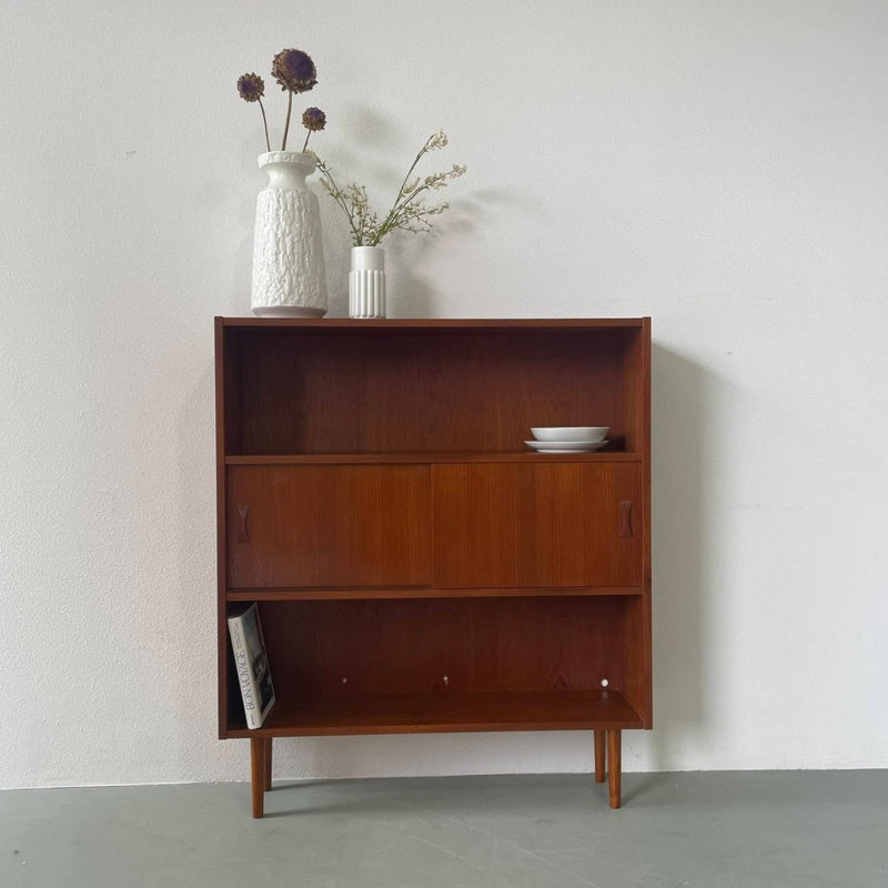 Teak kast met schuifdeuren - LOUI.STORE