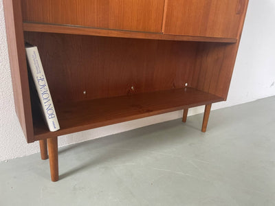 
                  
                    Teak kast met schuifdeuren - LOUI.STORE
                  
                