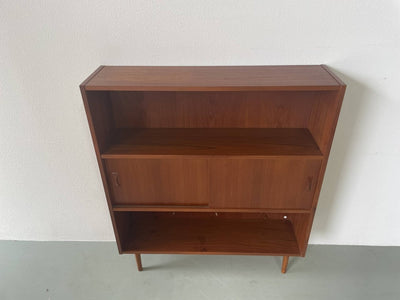 
                  
                    Teak kast met schuifdeuren - LOUI.STORE
                  
                