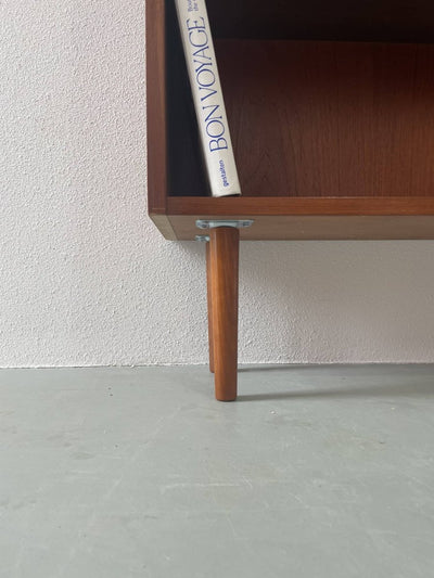 Teak kast met schuifdeuren - LOUI.STORE