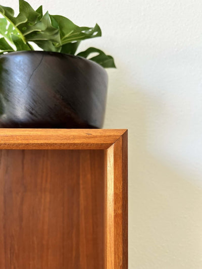 
                  
                    Teak kastje met klep - LOUI.STORE
                  
                