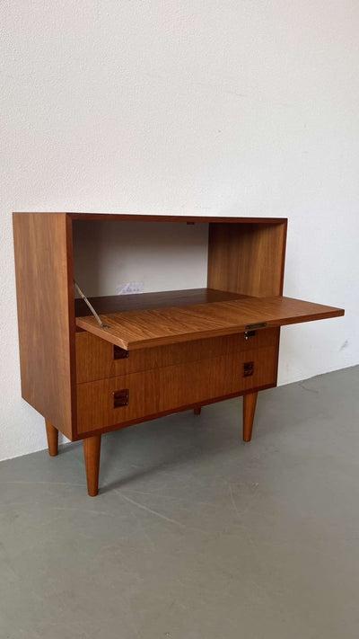 
                  
                    Teak kastje met klep - LOUI.STORE
                  
                