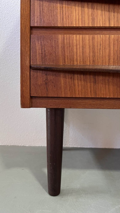 
                  
                    Teak Ladekast donkere greep - LOUI.STORE
                  
                