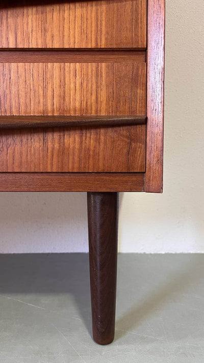 
                  
                    Teak Ladekast donkere greep - LOUI.STORE
                  
                
