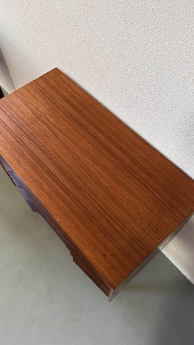 
                  
                    Teak Ladekast donkere greep - LOUI.STORE
                  
                