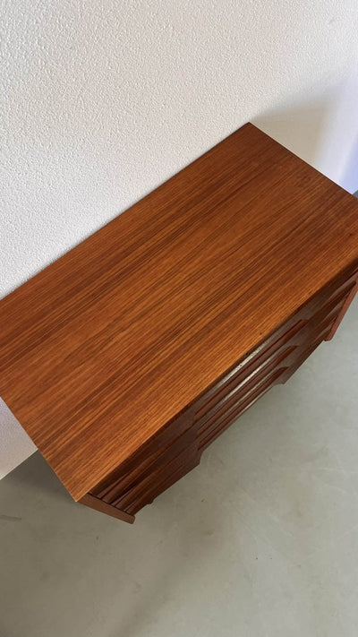
                  
                    Teak Ladekast donkere greep - LOUI.STORE
                  
                