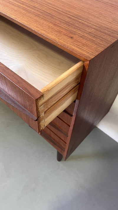 
                  
                    Teak Ladekast donkere greep - LOUI.STORE
                  
                